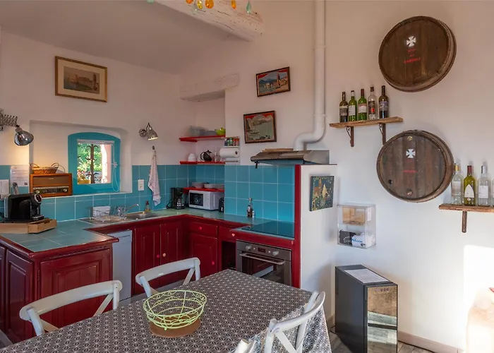 Holiday home Maison Sur La Roche, Vue Exceptionnelle, Quartier Des Peintres, Calme, Clim Et Wifi, Parking Prive, Plages A Pied *